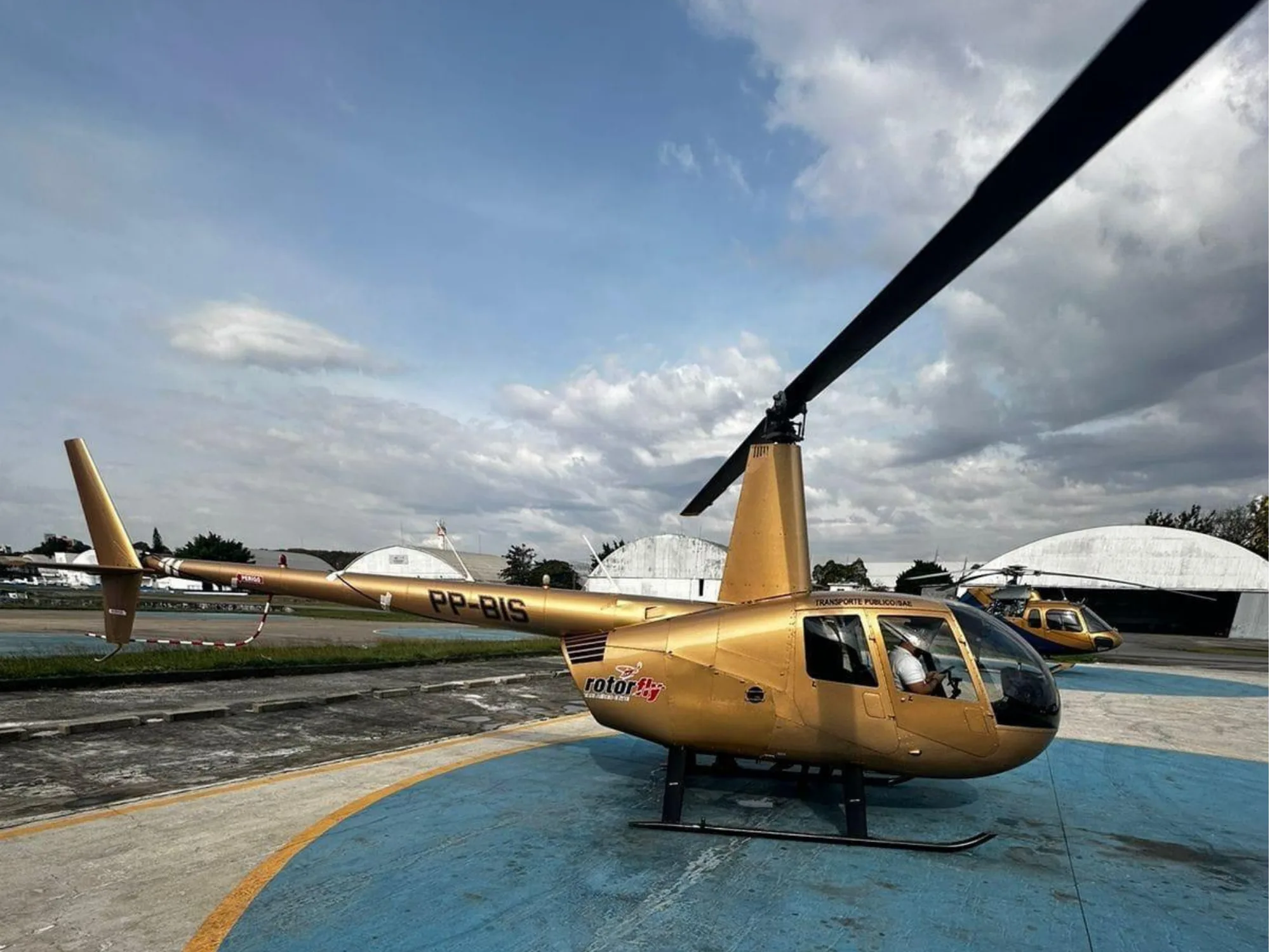 Voos panorâmicos e translados